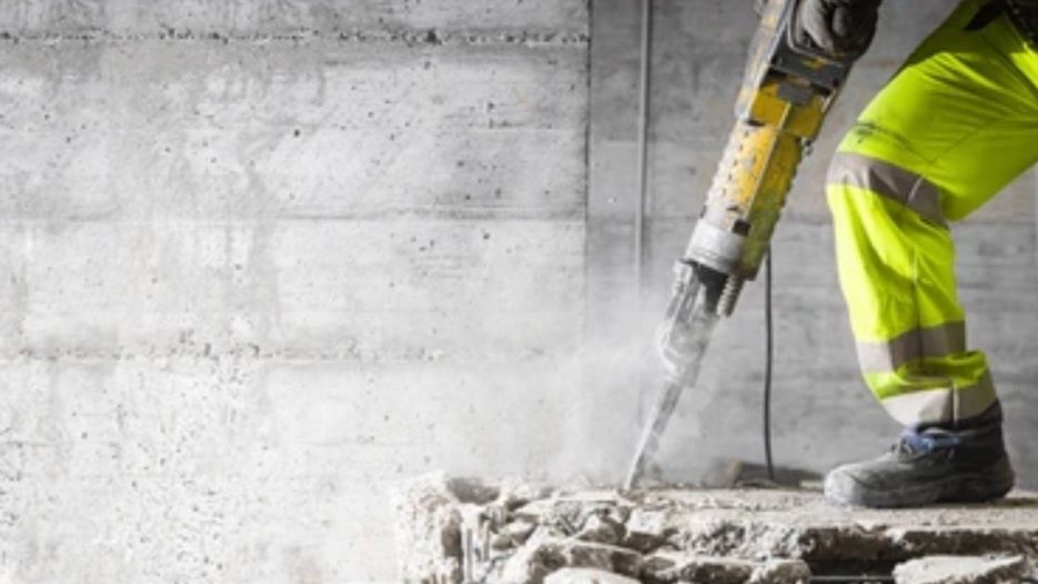 Demolari si sapaturi manuale