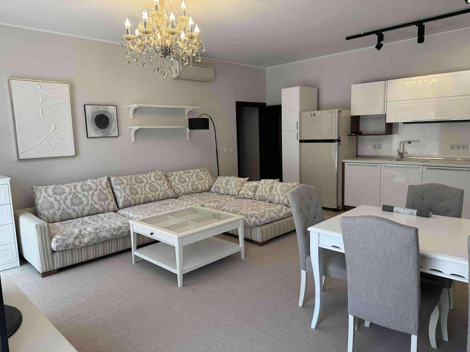 Дава се под наем Тристаен апартамент в к.к. Св.Св. Константин и Елена - 80 кв.м за 997.05 € - Снимка #1