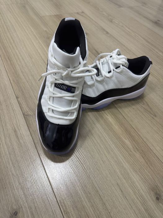 Air Jordan 11 Черно белые