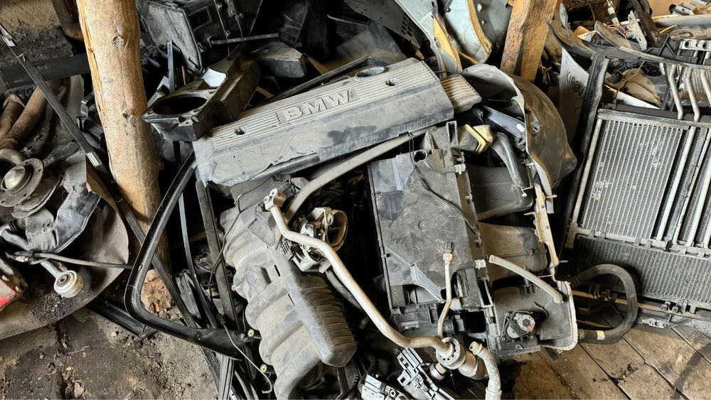 БМВ 728 продам по запчастям