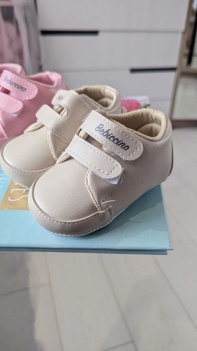 Бебешки обувки 19 и 16 номер Чисто Нови