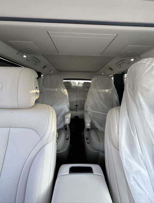 Denza N9  флагшип рестайлинг черный кузов белый салон