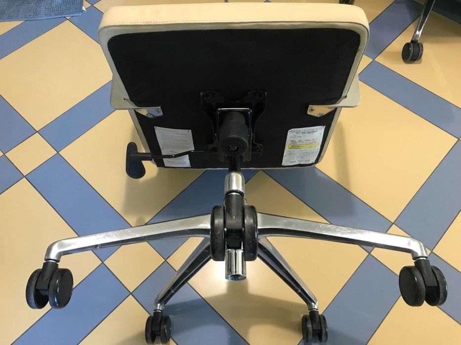 Дизайнерски конферентен стол-Bernhardt Design duet task chair