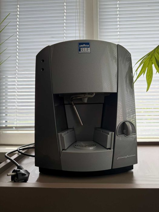 Lavazza BLUE B 1000 с капсули – отлично състояние, пълен комплект