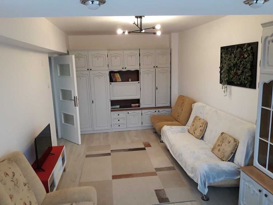 Proprietar, închiriez apartament 3 camere ultracentral