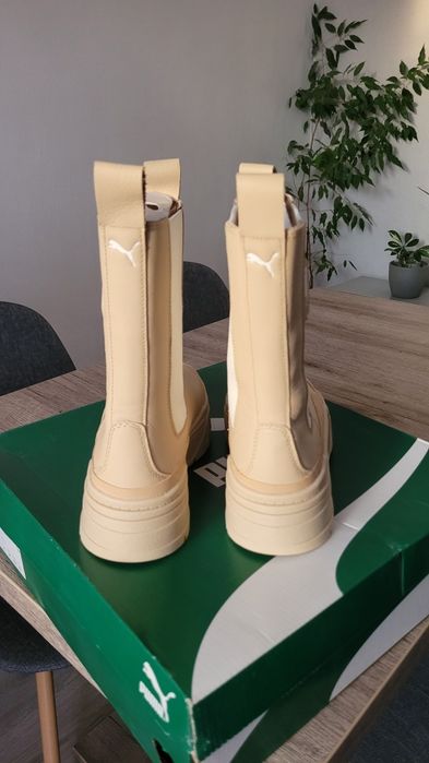 Продавам ботуши от ест. кожа на Puma
