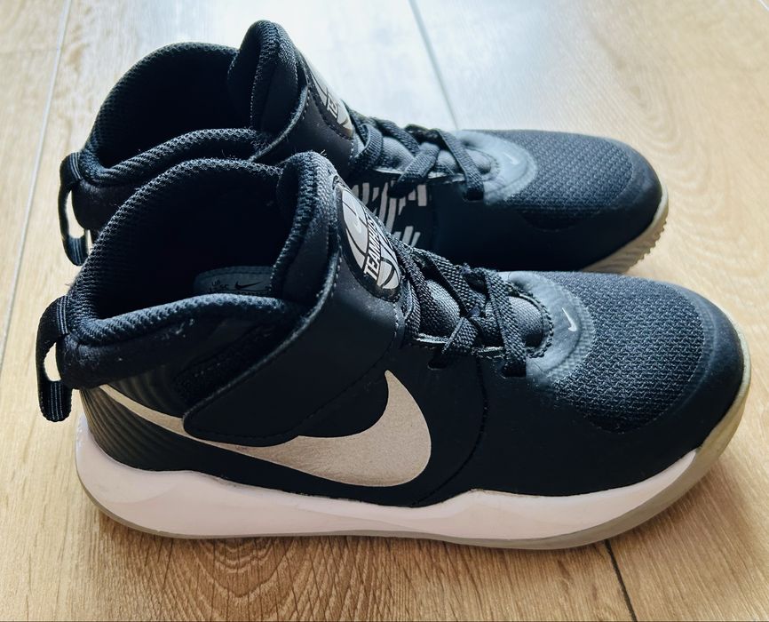 Nike кецове Team Hustle D 9 , номер:30-18,5см- ДОБРО СЪСТОЯНИЕ