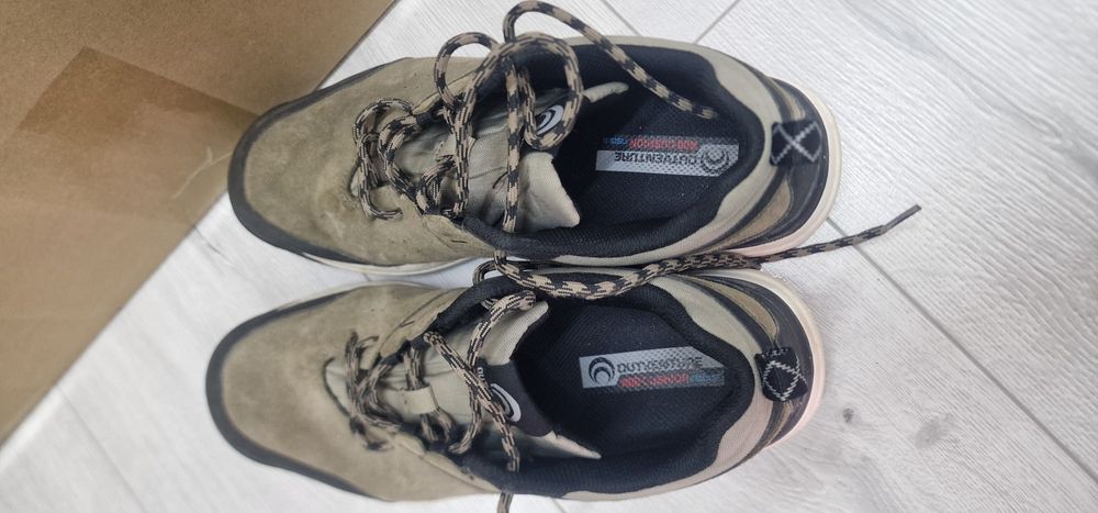 Кроссовки демисезонные