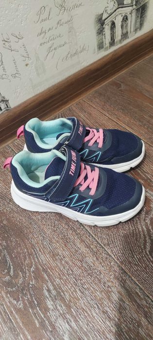 Кроссовки для детей