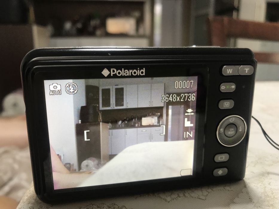 Фотоапарат  .  Полароид   с  карта  памет  .