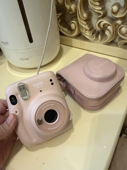 Instax mini 11 почти как новый
