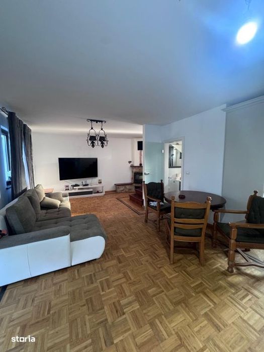 Casa individuala cu garaj si foisor, centru- Horodnic de Sus