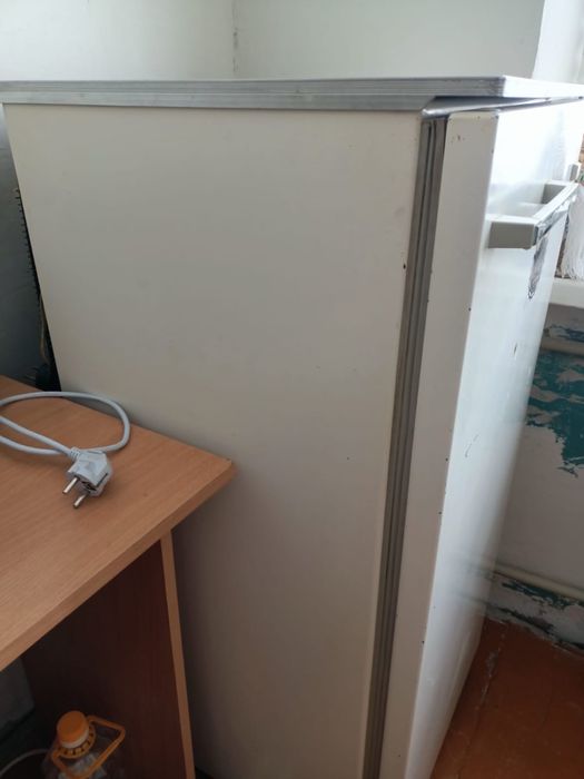 Продам рабочий холодильник