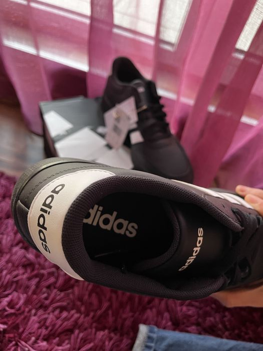 Adidas black/white