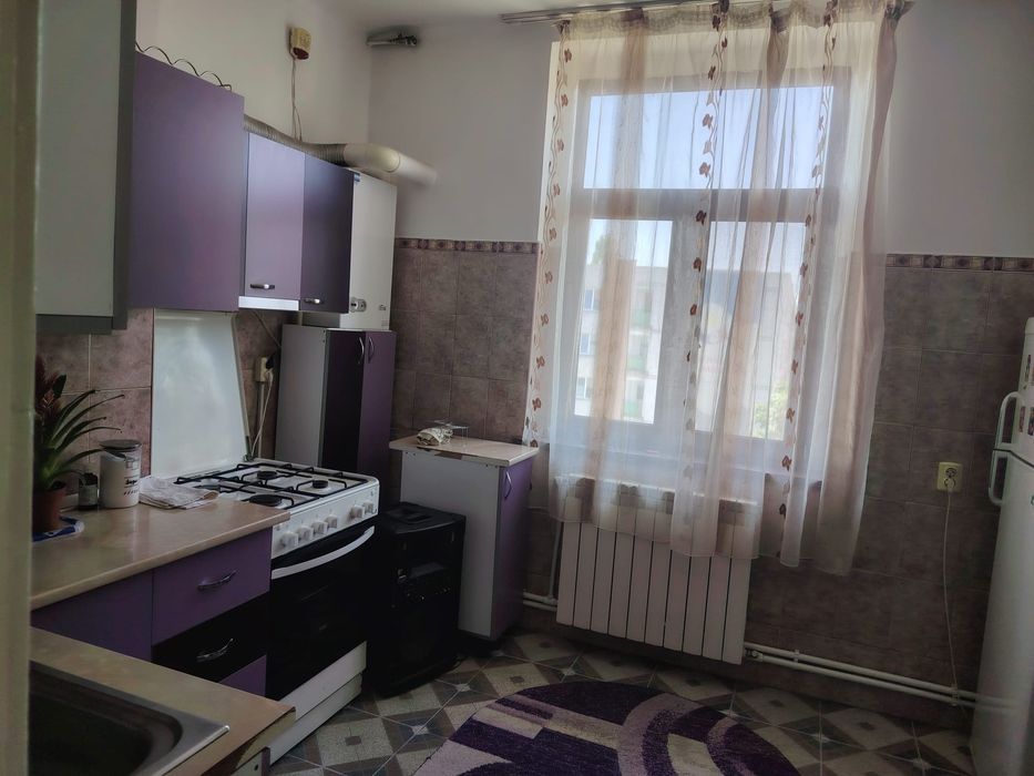 Închiriez apartament 2 camere mobilat — fotografia 1