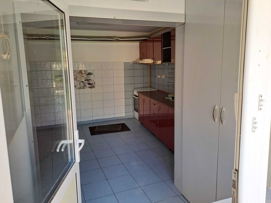 Inchiriez casa 5 camere 2 bai si spatiu comercial aproape de Mall