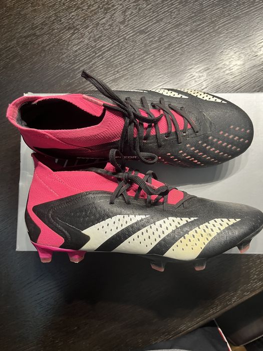 Vand ghete de fotbal Adidas Predator