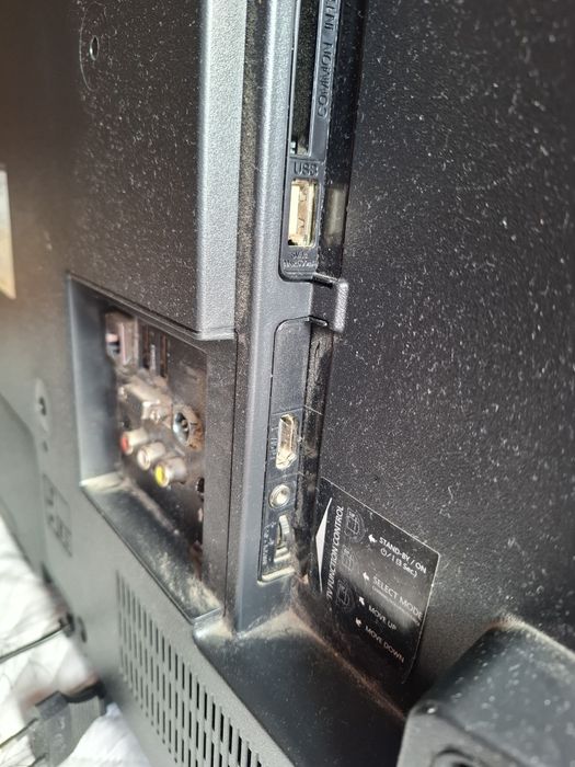 Продавам телевизор Hitachi 40 инча