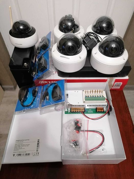 Kit DVR Hikvision, 4 camere analogice zoom motorizat + o camera IP