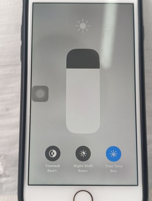 Продам айфон 8 с маленьким дифектом