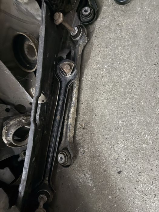 Brate punte spate bmw suport arcuri flanse arcuri bmw e90 e91 e92 e93