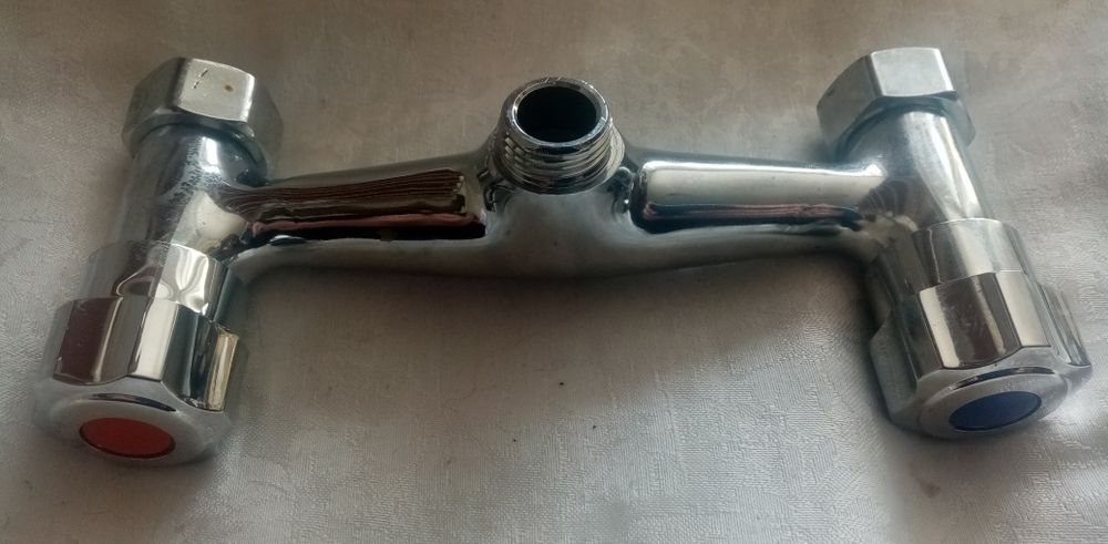 Продавам чисто нов смесител от неръждаема стомана, хромиран