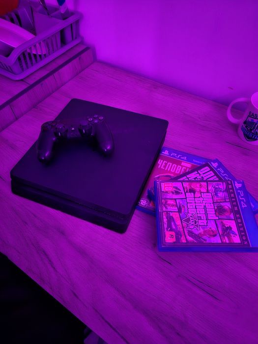 Playstation 4 slim