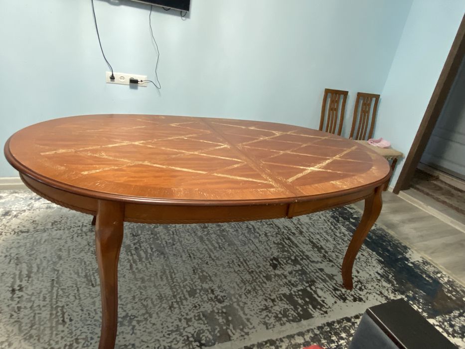 Стол для гостиной