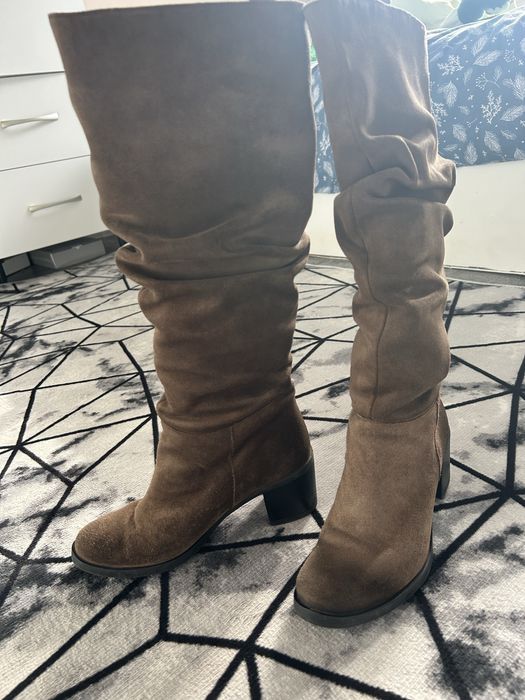 Кафеви велурени ботуши