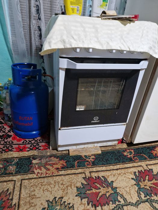 Electrocasnice Frigider/ aragaz