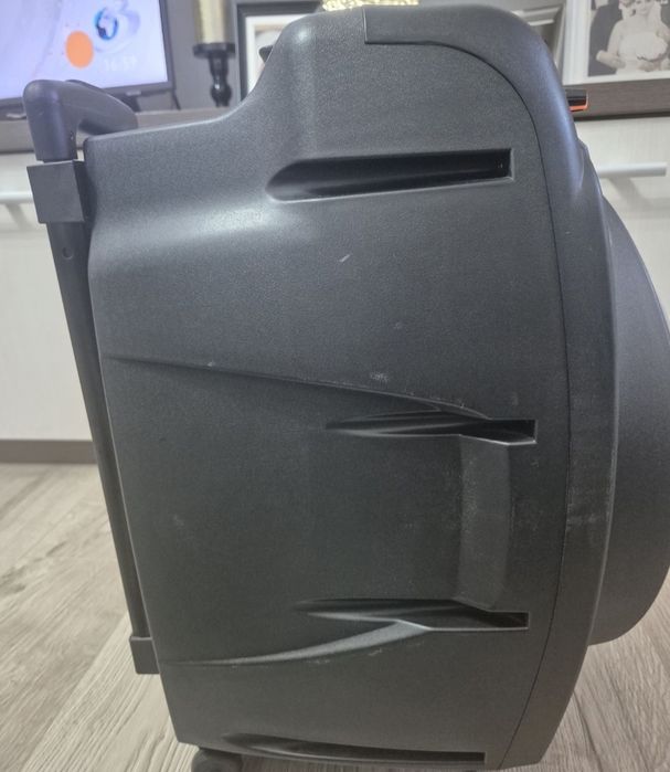 Vand boxa akai in stare perfecta de funtionare si extetic inpecabil