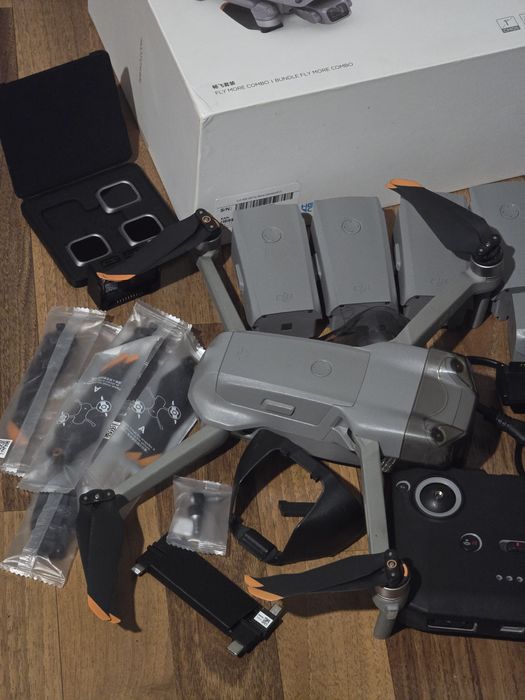 DJI Air 2S  комплект с 7 батериu и 2 зарядни