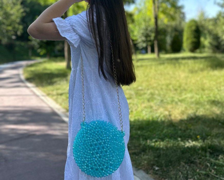 Голубая хрустальная сумочка