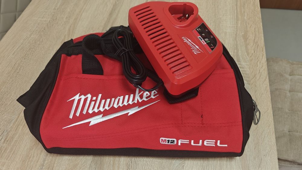 Geanti textile milwaukee plus încărcătoare