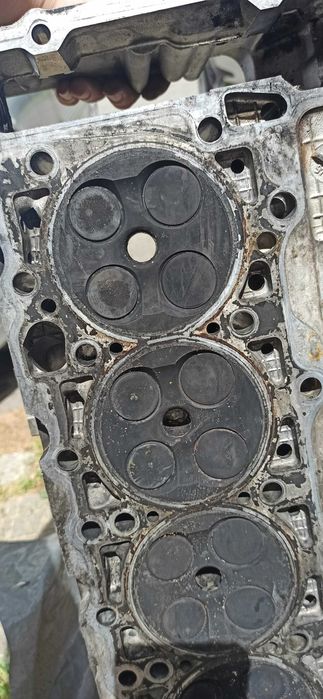цилиндрова глава за Мерцедес  Е300TD (ом606) (за ремонт)