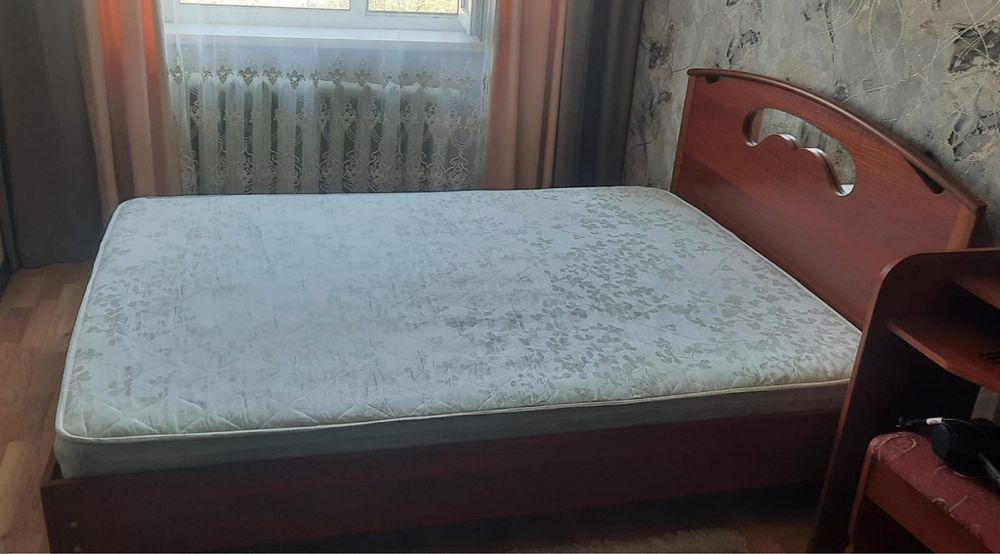 Продам спальный гарнитур
