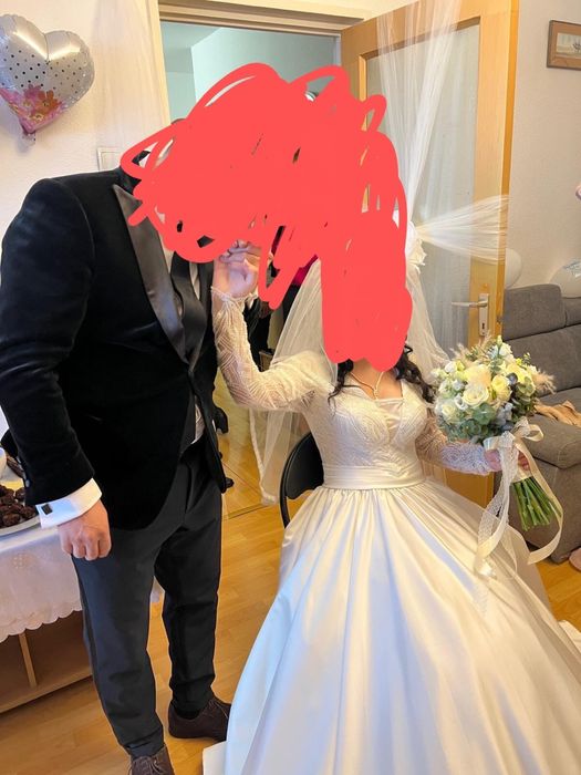 Vand Rochie Mireasa !