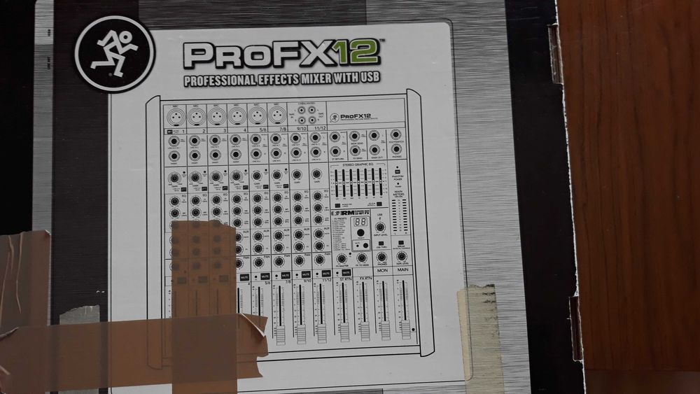 Продавам професионален 12-канален миксер Mackie ProFX12 с USB