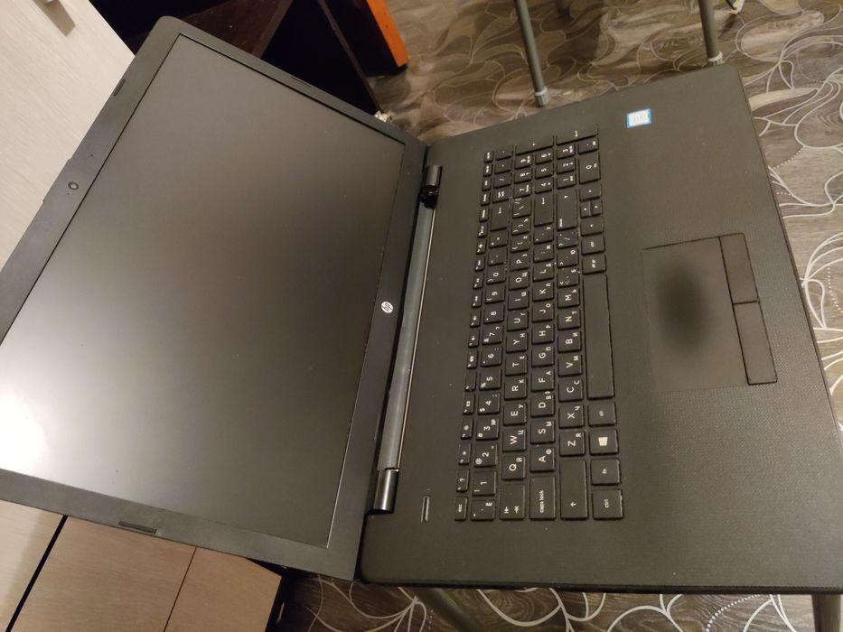 HP 17.3 экран, 4/256(ssd), intel graphica.