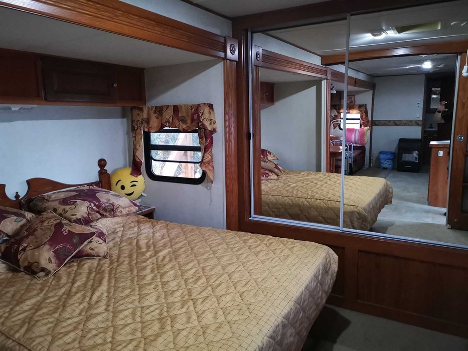 ПРОДАВА СЕ МЯСТО НА МОРЕТО С ТРИ КАРАВАНИ в р-на на Аспровалта, Северна Гърция