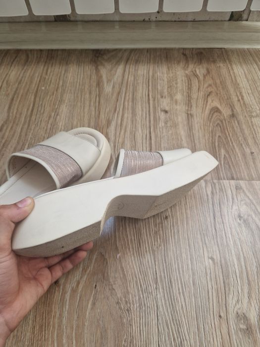 Продам кожаные шлепки