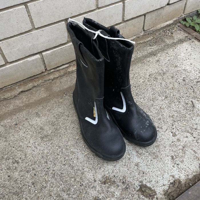Продам сапоги.