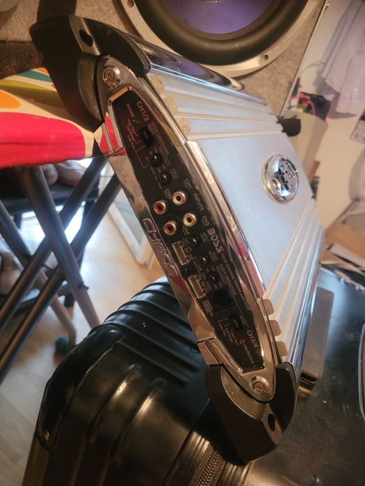 Vand statie +subwoofer auto