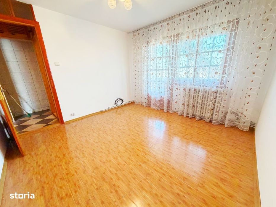 Apartament cu 3 camere decomandat + mansarda