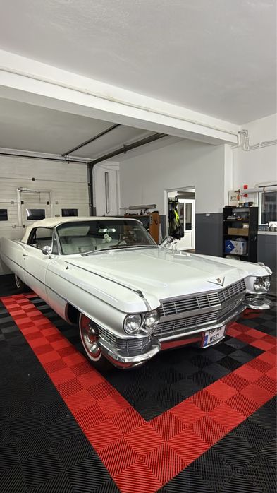 Inchiriez masini Epoca Evenimente Cadillac