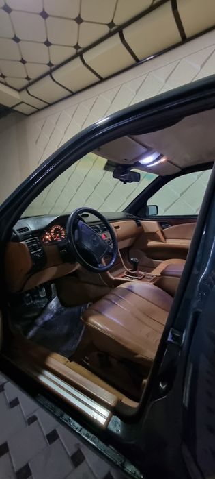 Mersedes 210 .Yili 1995