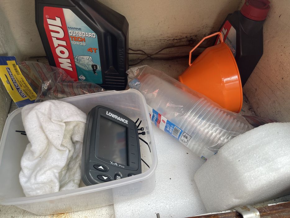 Barca  inmatriculata cu motor si peridoc acte la zi