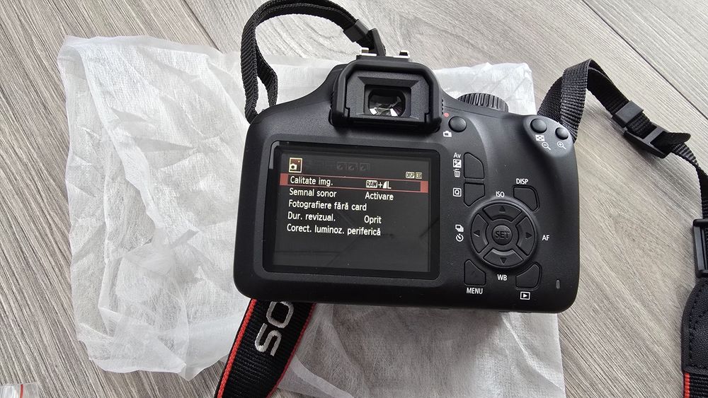 Aparat foto DSLR CANON EOS 4000D, 18 MP, Wi-Fi, negru + Obiectiv 18-55mm + Obiectiv 75-300mm + card de memorie  128GB  + geanta! Ca nou!