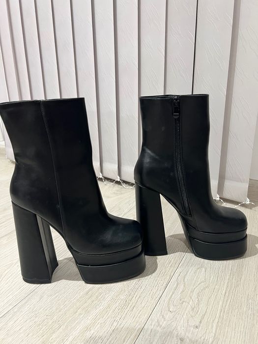 Черни високи боти
