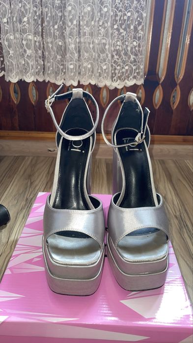 Босоножки Pink Island